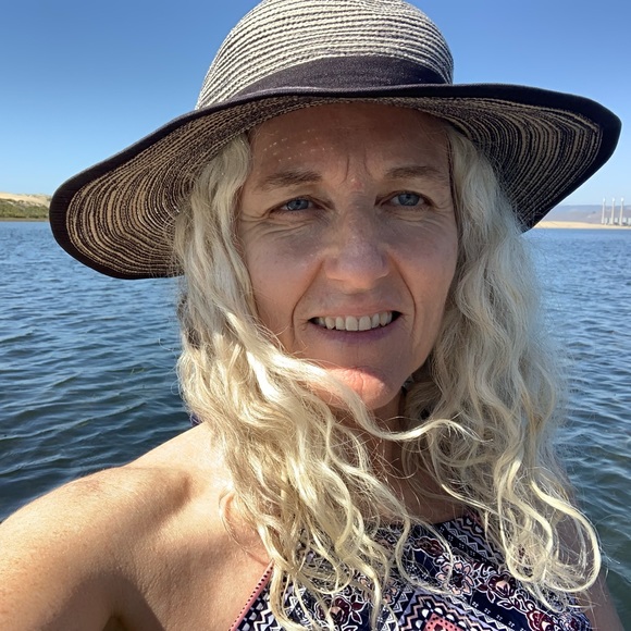 Meet your Posher, Karen - Picture 4 of 7